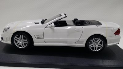 【統一模型】Maista《Mercedes-Benz：SL63 AMG／白色》金屬合金車.鐵殼觀賞車1: 18【缺貨】
