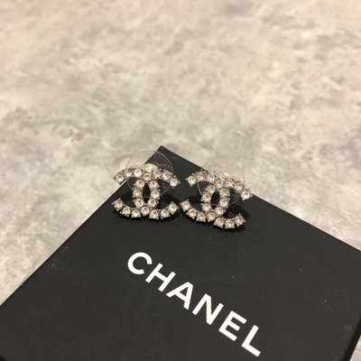 Chanel 耳環 logo方塊 鑽耳環《精品女王全新＆二手》