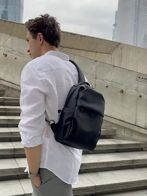 香港男士斜挎包新款胸前包休閑時尚大容量運動學生單肩小背包潮牌