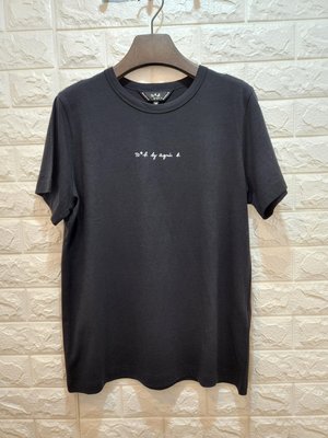 《Amy’s shop》日本直購~日系品牌 To b by agnes b 超美黑色草寫logo圖案純棉圓領短袖T恤~超級美～現貨