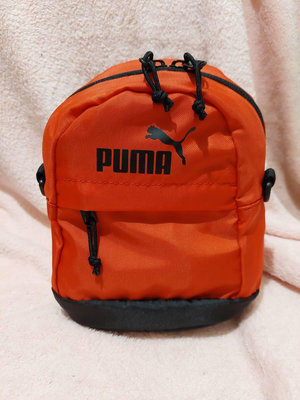 包包25 全新 正品 現貨 售完為止 Puma  基本系列兩用後背包 側背包 後背包 斜背包 按標籤價7折