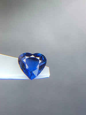 2.06克拉天然一度燒皇家藍心形藍寶石 顏色好 晶體微棉 尺寸見證書圖