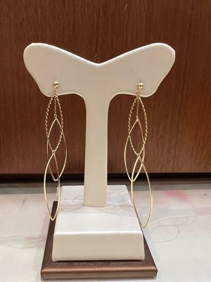 日本進口輕珠寶18K金耳環，簡單耐看造型設計款，超值優惠價13800元，經典款式不退流行，適合小資女孩，直飛日本珠寶展帶回價格比百貨便宜一半以上