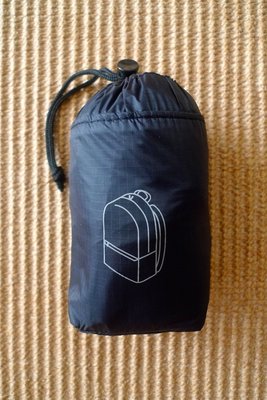MUJI無印良品  *日本原裝輕巧版：滑翔傘布附收納袋折疊後背包 * / * 只要 1798 元！！
