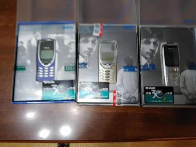 Nokia 3 台骨董機　年代久遠、應該不能使用了　純収藏用