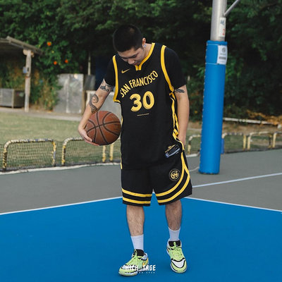 NIKE Dri-FIT NBA SWINGMAN 黑黃 CURRY 金州勇士隊 球衣【DX8502-011】