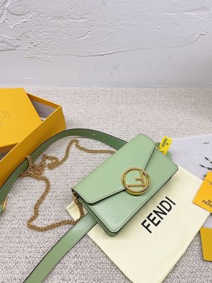 現貨-Fendi 腰包多用包 5色可選 斜肩背包 鏈條包 18cm  配盒子 含購證簡約