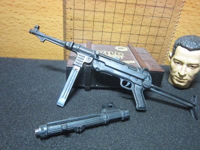 WB2二戰部門 德軍款金屬製1/6精緻MP40衝鋒槍一把(可分解 附備用槍機) mini模型
