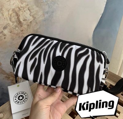 【熱賣精選】 Kipling 猴子包 斑馬紋 K70109 拉鍊手掛包 零錢包 長夾 手拿包 鈔票/零錢/卡包 輕便