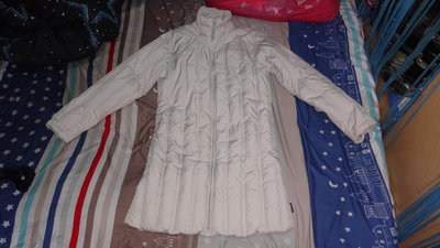 ~保證真品很新的女款 TRAVELER 米白色水鳥羽絨長大衣外套M號~便宜起標底價標多少賣多少
