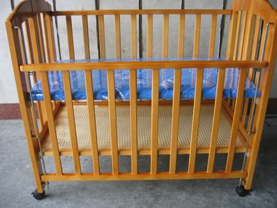 *童車王* 全新 淺咖啡色 折合 嬰兒床 台灣製造  附兩個床板-門檻可調高低(中床)3.8尺(有現貨)