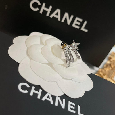 Chanel戒指流星劃過指間 閃耀而美麗純銀鍍金， 鑲嵌碳鉆，質感常棒戒托與由小至大漸變升級現貨供應 奢華 NO145811