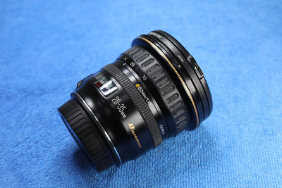 【Canon EF 】20-35mm f3.5-4.5 超廣角變焦鏡頭，全片幅用，配件齊全，鏡片乾淨，畫質良好～