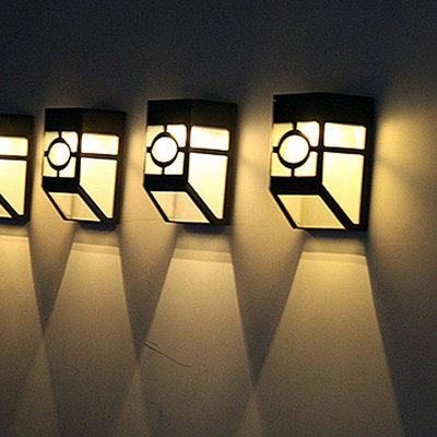 新款推薦 戶外太陽能復古壁燈2LED窗格燈暖光 可開發票