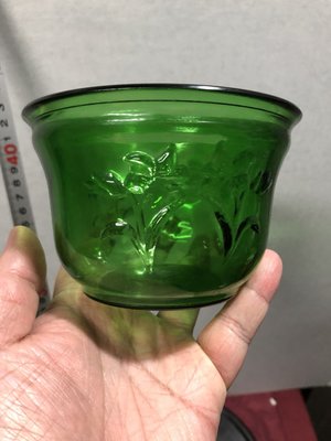 『華山堂』 早期 日據時代--綠玻璃-蘭花老玻璃碗 透明綠色 古早吃冰碗 懷舊 收藏 眷村 家燈