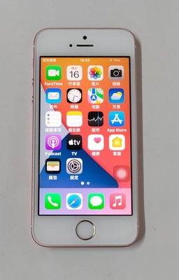 Apple iPhone  SE  4吋 金色 智慧型手機 台灣公司貨 64GB  Touch ID 二手 外觀九成五新 使用功能正常 已過原廠保固期