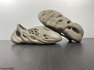 Adidas Yeezy Foam Runner 灰粽 鼠尾草 洞洞鞋休閒鞋 GX4472