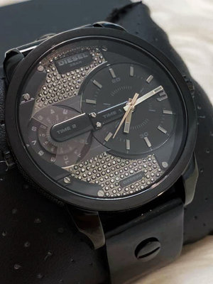 DIESEL Mini Daddy 鑲水晶黑色錶盤 黑色皮革錶帶 石英 女士手錶 DZ5584