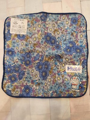 《Amy’s shop》日本直購~LIBERTY＆哆啦A夢超可愛的藍色系花花圖案純棉小毛巾感手帕