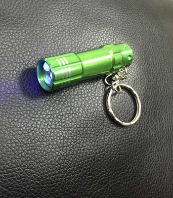 出清品 迷你 手電筒 藍光 鑄鐵材質 鎖匙圈 鑰匙圈 吊飾 飾品 綠色 可面交