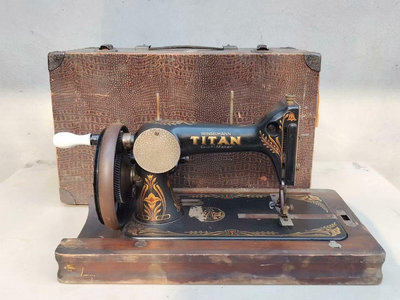 德國早期 Titan牌手搖古董縫紉機