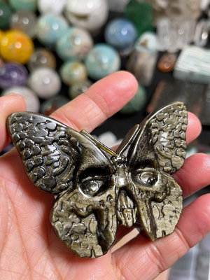 天然金耀石雕刻的骷髏蝴蝶把件擺件規格7.95-5.85-1. 水晶 擺件 原石【紫竹齋】501