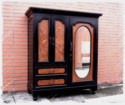 ^_^ 多 桑 台 灣 老 物 私 藏 ----- 日治黑漆鑲崁花鳥的台灣老檜木櫃
