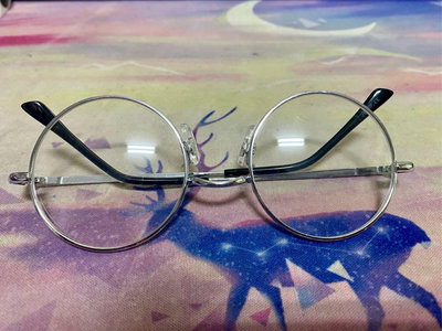 0136 二手未戴過的日本眼鏡 眼鏡寬 13.2公分鏡框4.8公分 鏡片無度 售$150