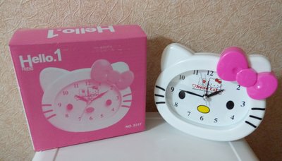 **Patty** 全新 Hello Kitty 時尚造型鬧鐘 立體凱蒂貓頭 床頭鬧鐘 時鐘 桌鐘 附電池乙顆