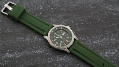 20mm or 22mmmm軍綠色矽膠錶帶silicone strap高質感替代小沛雙凹溝紋seiko oris