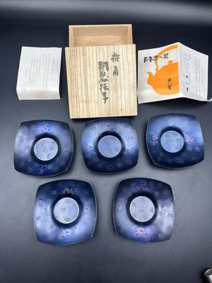 日本拍會 【玉川堂錘形斑紫銅方型梅花紋茶托5客·在銘·共箱】