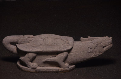 清代青石龍龜。1300長80寬33高23厘米皮克老辣，風化自然，龜乃長壽的象征，也有4661