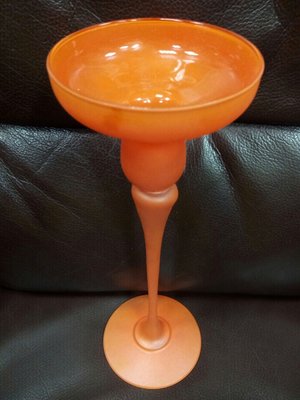 玻璃高腳杯造型燭臺擺飾,橘紅色，造型獨特高尚，高度26cm,燭杯直徑9cm，法國製造