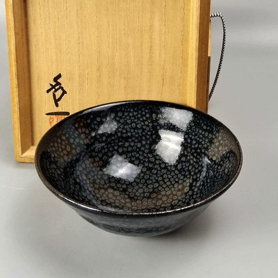 。清水卯一造油滴天目釉日本油滴天目盞抹茶碗。未使