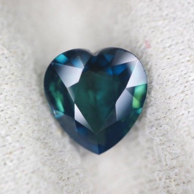 【艾爾莎寶石】【附證】1.63ct 近頂級淨度IF！閃亮藍綠色愛心！天然無燒 馬達加斯加藍寶石 Sapphire