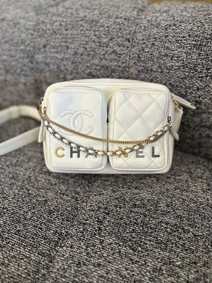 香奈兒 Chanel 爆款 白金釦 雙口袋相機包  炸藥包 斜背包 金鏈 全球保固五年芯片卡  95新以上 特價出售