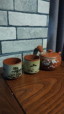 x日本常滑燒，一壺二杯，杯子和壺不是一個作者，杯子沒款，自用品