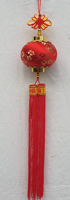 綢布燈籠吊飾(紅底金梅)/過年佈置/門聯/春聯/窗花/傳統燈籠/燈籠