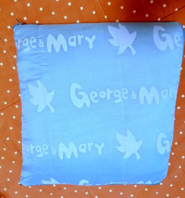 【繽紛小棧】 George＆Mary 喬治＆瑪莉 折疊式兩用  真絲小被 105*135cm