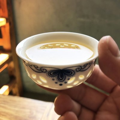德化陶瓷青花瓷玲瓏瓷茶杯鏤空品茗杯功夫茶具小茶杯主人杯個人杯小喇叭精品 促銷 正品