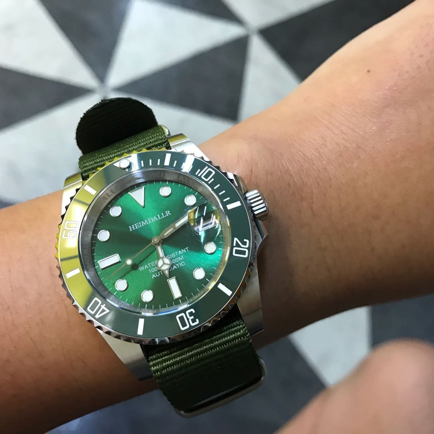 Heimdallr shark shop submariner