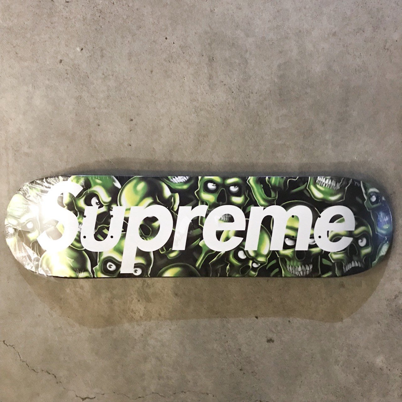 ☆LimeLight☆ 2018 S/S Supreme Skull Pile Skateboard 滑板夜光骷髏