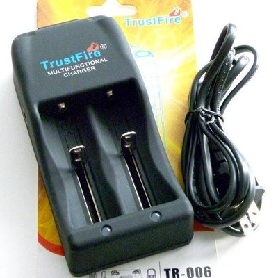 TrustFire TR-006雙充高速充電器3.0v 4.2v智慧雙電壓切換 可充電鋰電池26650 18650...
