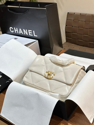 【二手包包】今天的貴氣感是Chanel19bag給的Chanel19bag的顏值直擊我心包型堅挺小號容量也非 NO51258