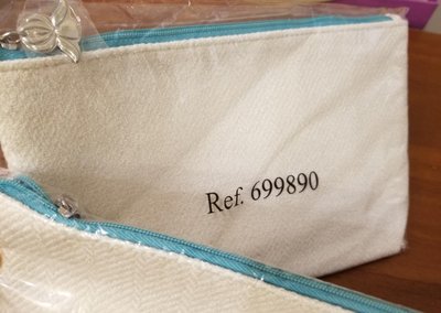 專櫃貨-Sisley 經典編織紋白色鑲 Tiffany綠邊軟呢絨立體化妝包 手拿包 收納包 旅行可用 現貨2個,有質感 優雅