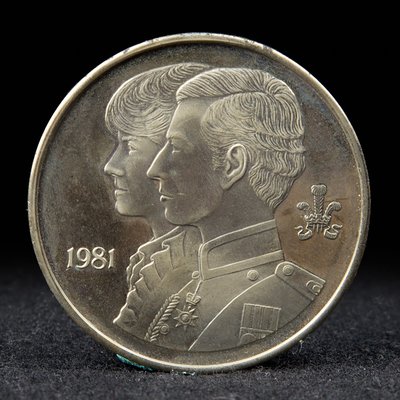 YUCD西元1981年黛安娜王妃.查爾斯王子~紀念幣一盒180713-6