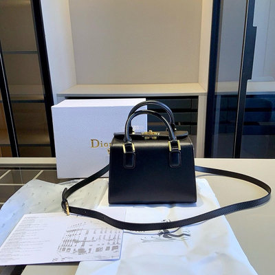 【二手包包】新品推薦全套包裝Dior迪奧新款boston波士頓枕頭包～可手提可肩背全皮系列CD標志全部面料采 NO19574
