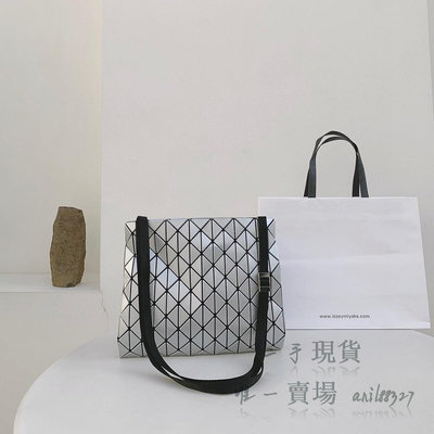 三宅一生 Issey Miyake BAOBAO RowGloss系列 斜挎包 肩背包 男女同款 銀色