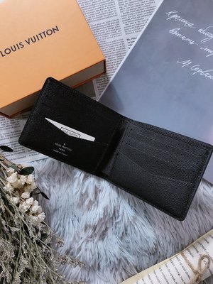 Louis Vuitton multiple 短夾