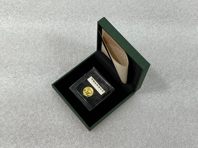 2012年熊貓金幣1/20盎司，成色999純金，直徑14毫米